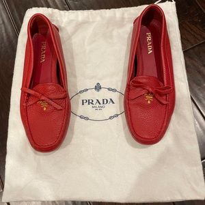 Prada pebbled loafers - Red